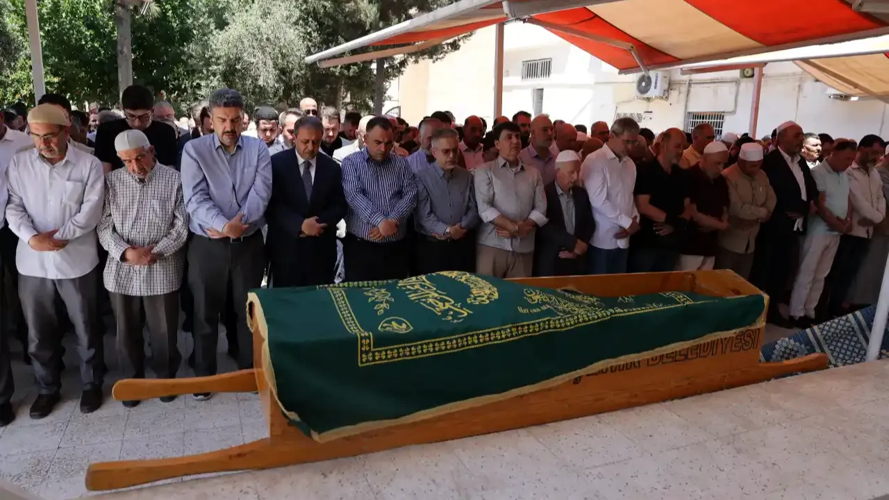 Mehmet Akif Nacar’ın annesi Şanlıurfa’da dualarla defnedildi