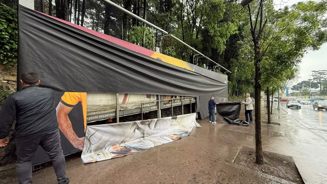Beşiktaş stadyumu önünde şampiyon Galatasaray reklamı krize yol açtı