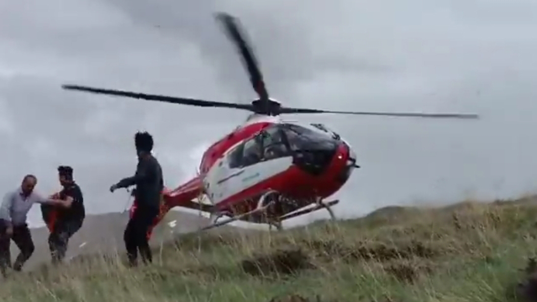 Van'da dağda mahsur kalan kişi helikopter ambulansla kurtarıldı