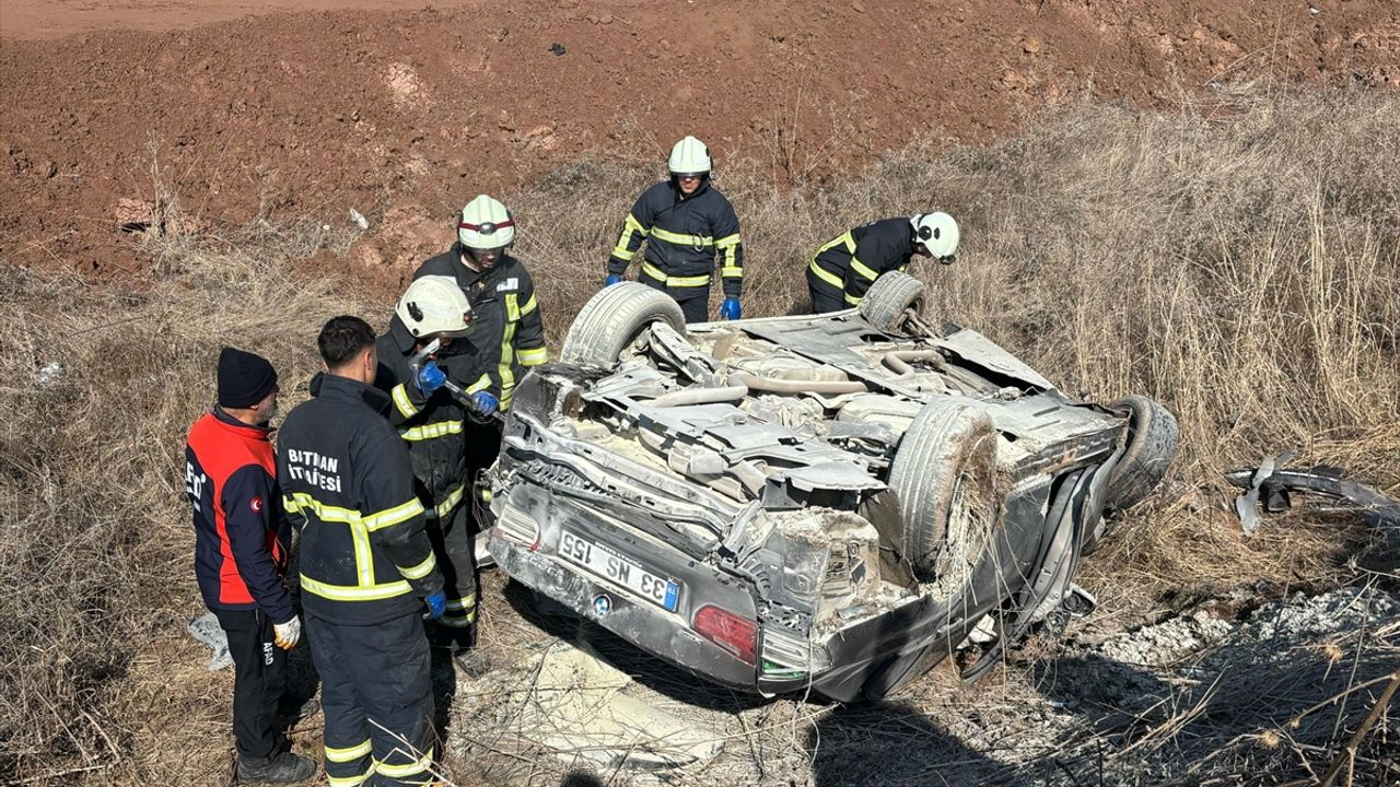 Batman'da şarampole devrilen otomobil kazasında sürücü yaralandı