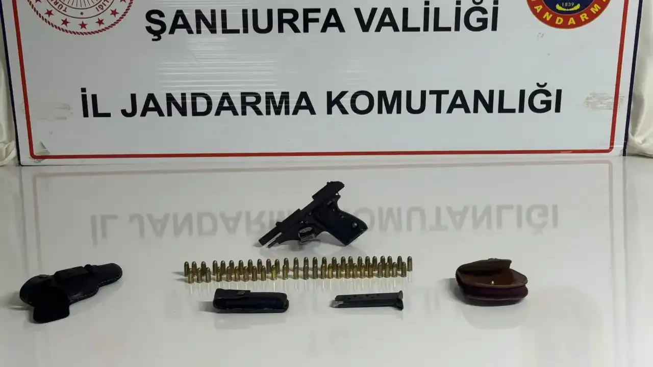 Şanlıurfa’da yol kontrolünde silah ele geçirildi! 5 gözaltı
