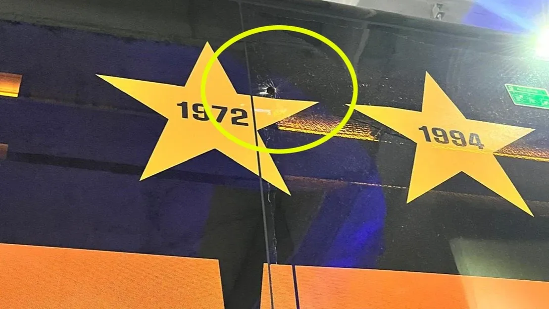 Galatasaray takım otobüsüne taşlı saldırı