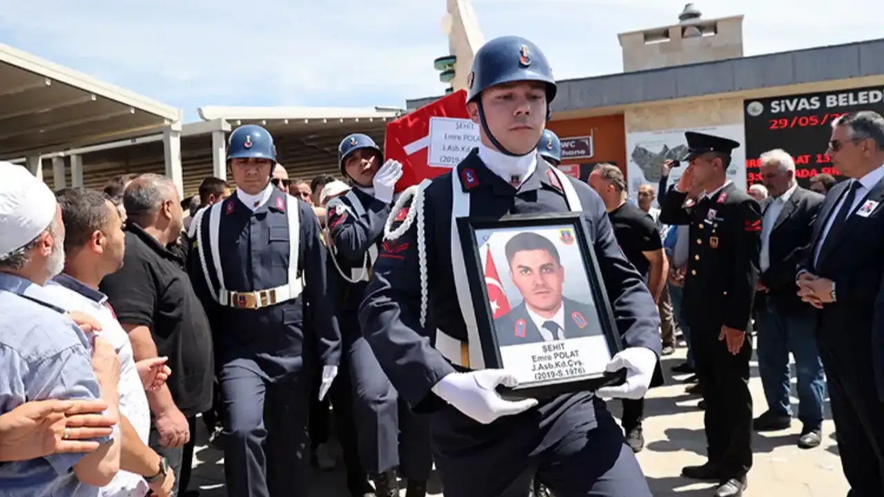 Şehit Astsubay Emre Polat, memleketinde ebediyete uğurlandı!