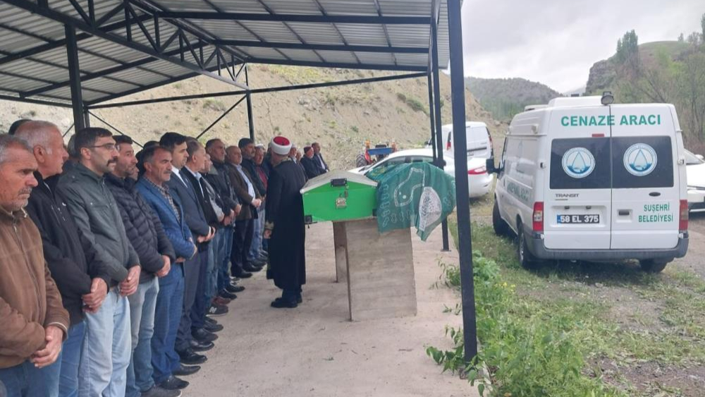 Sivas'ta karı-koca kazada yaşamını yitirdi! Son yolculuğa uğurlandı
