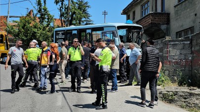 Zonguldak’ta Yolcu Minibüsü Duvara Çarptı: 14 Yaralı