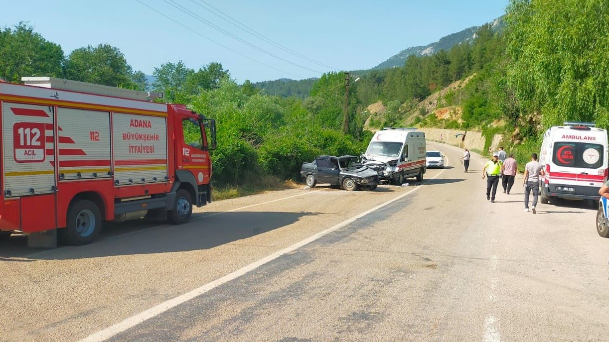 Adana'da ambulans ile otomobil çarpıştı: 1 ölü, 4 yaralı