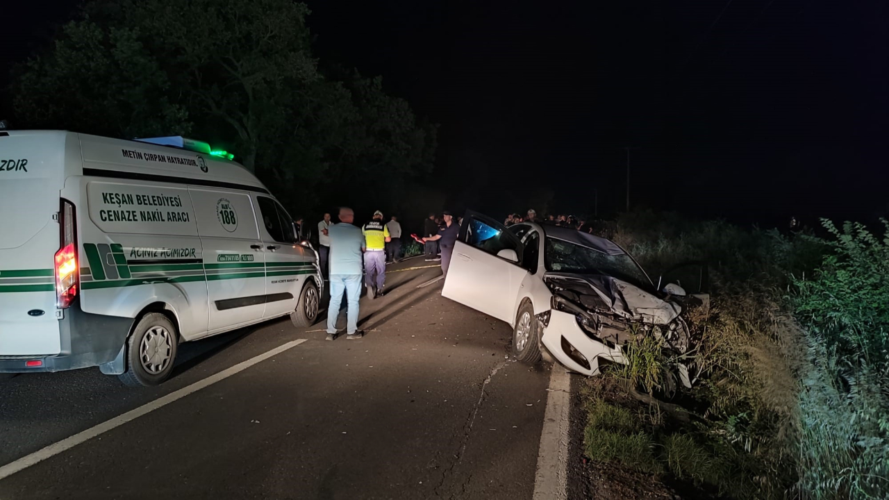 Edirne'de motosiklet ile otomobil çarpıştı: 2 Kişi öldü