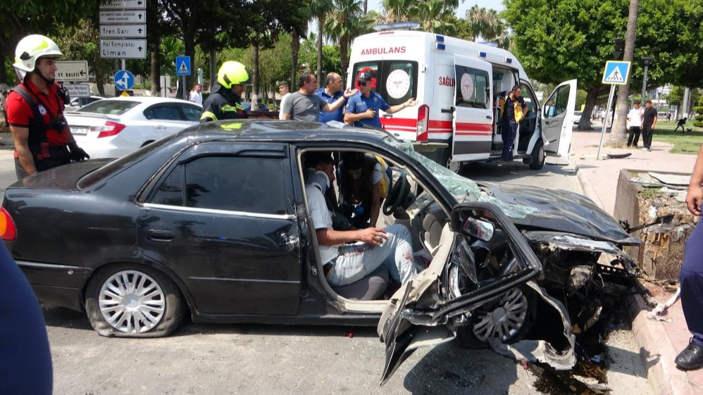 Mersin'de dehşet verici kaza: 1'i ağır 3 yaralı