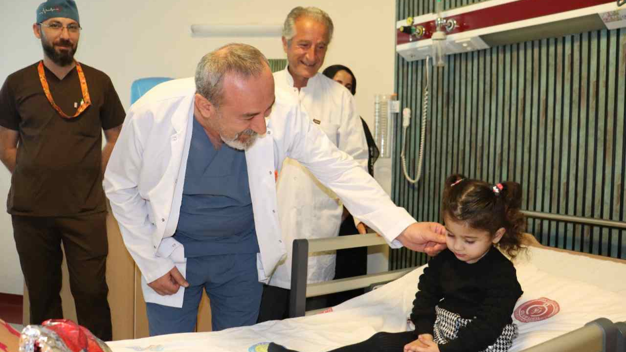 Şanlıurfa’da 2 yıl önce lavabo açıcı içen bebek hayata tutundu