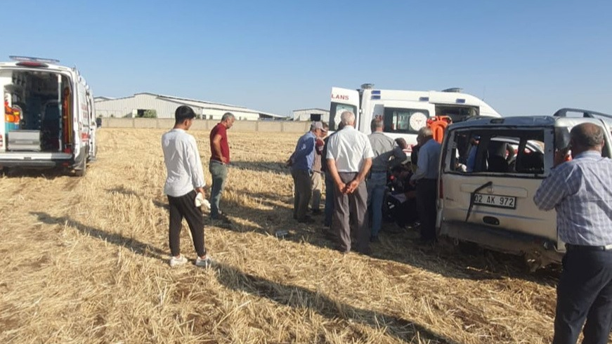 Urfa'ya komşu Adıyaman'da otomobil takla attı: 2 yaralı