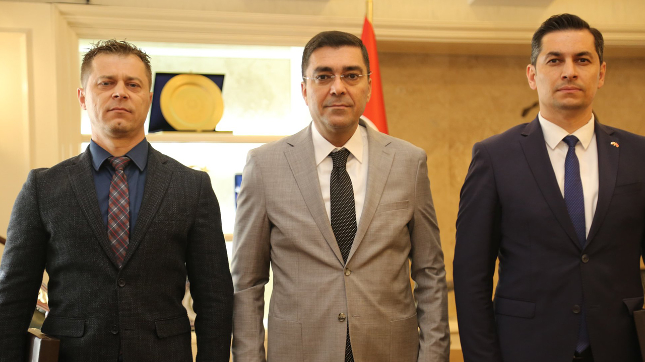 İki komisere hizmet plaketi: Şanlıurfa emniyeti veda etti