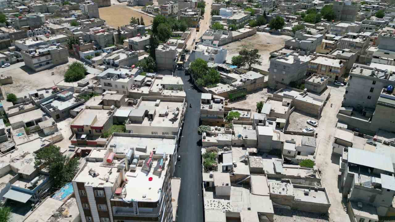 Suruç’ta bir cadde daha çamur ve çukurdan kurtuldu