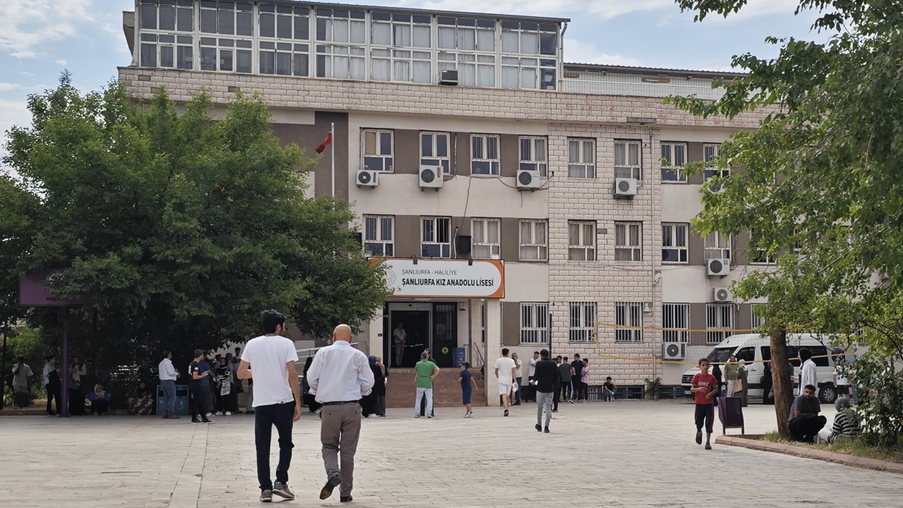 Şanlıurfa’da heyecan başladı: Öğrenciler sınavda, aileler umutla bekliyor