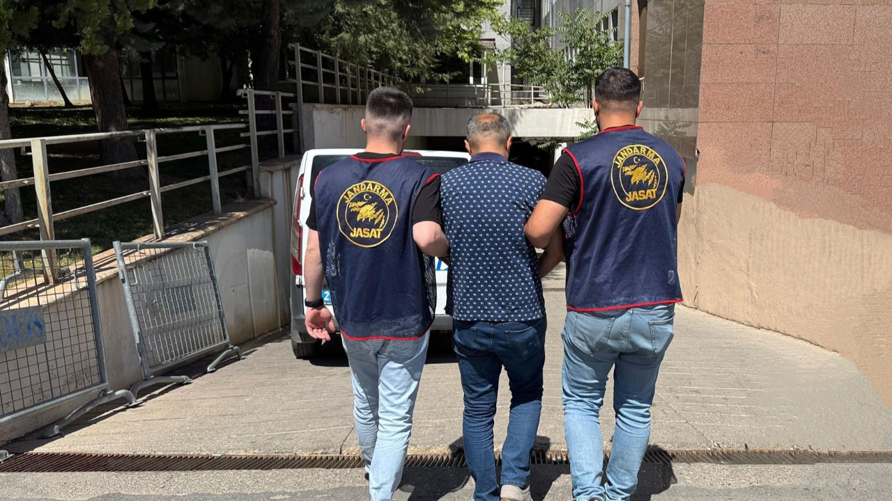 Gaziantep’te 25 yıl 4 ay hapis cezası bulunan uyuşturucu suçlusu yakalandı