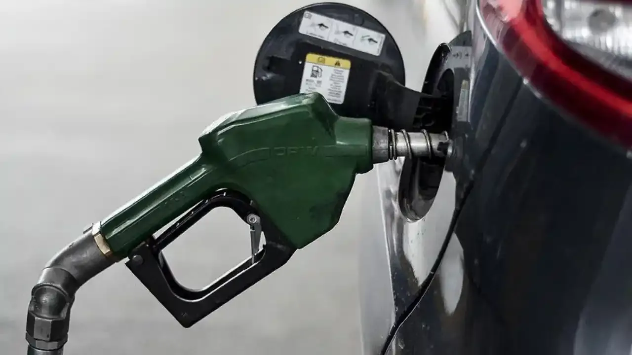 Zam serisi sona erdi: Benzin ve motorine nefes aldıran indirim