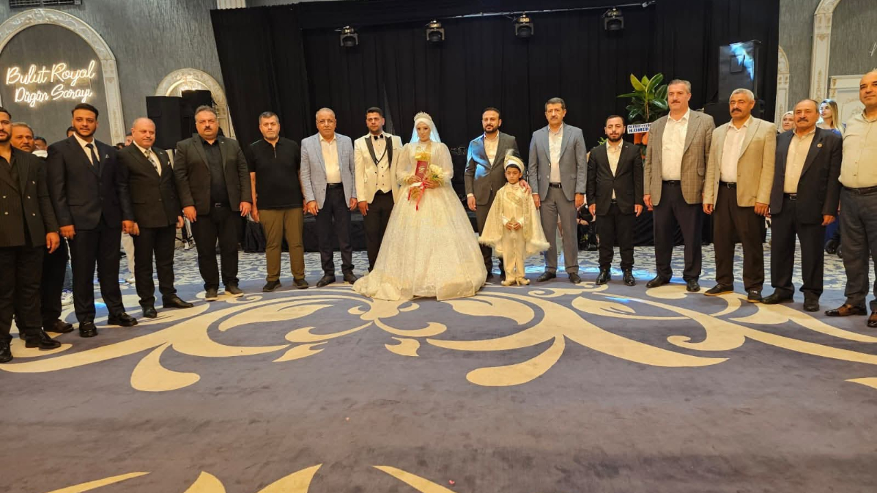 Siyaset ve iş dünyasını buluşturan düğün: Yusuf Erdem ile Zehra Hanım hayatlarını birleştirdi