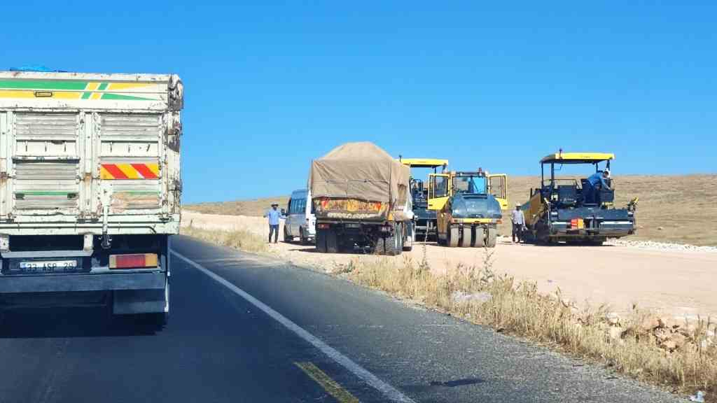 Şanlıurfa-Suruç yol projesinde çalışmalar az da olsa başladı!