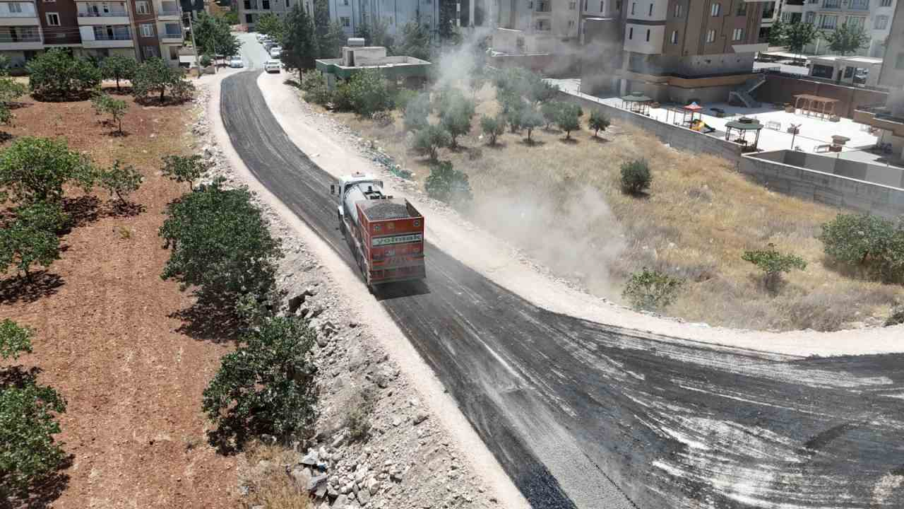 Karaköprü Atakent’te yeni yol ile toz ve çamur bitiyor