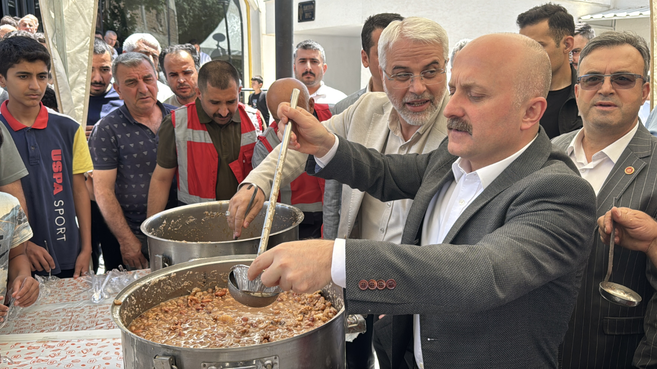 Şanlıurfa’dan Adıyaman’a gönülleri birleştiren aşure ikramı!