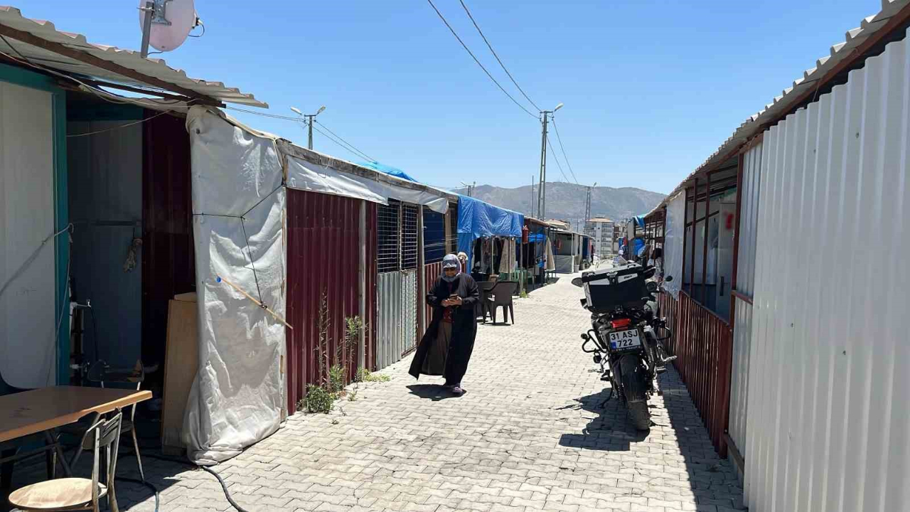 Hatay’da Deprem! Vatandaşlar Kendini Sokağa Attı