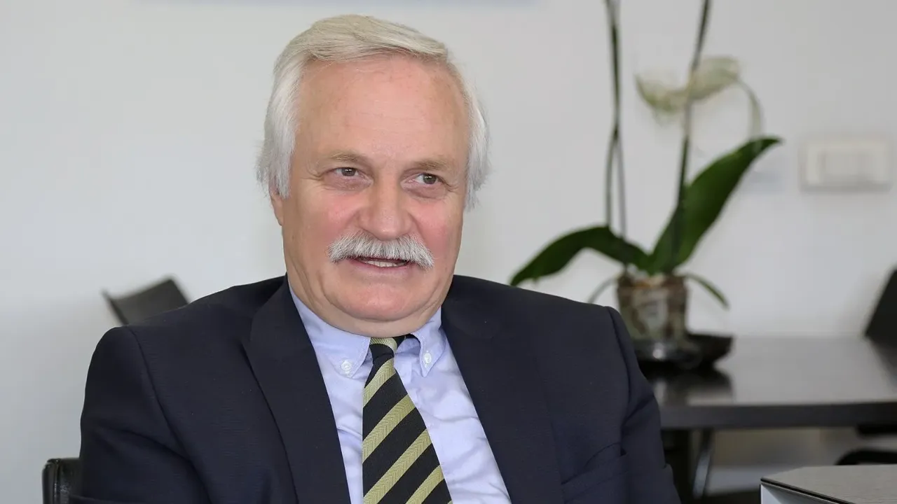 Eski CHP Genel Başkan Yardımcısı Murat Özçelik, partiden istifa etti