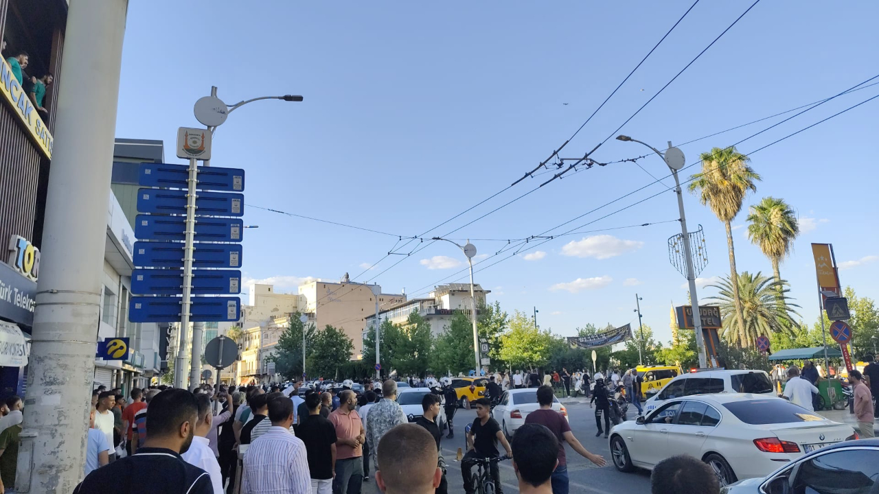 Şanlıurfa Kapaklı Pasajı'nda borç kavgası! Sopa ve silah çıktı