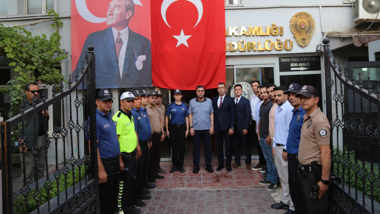Emniyet müdürü, Bozova’da şehit ailesini ve personeli ziyaret etti
