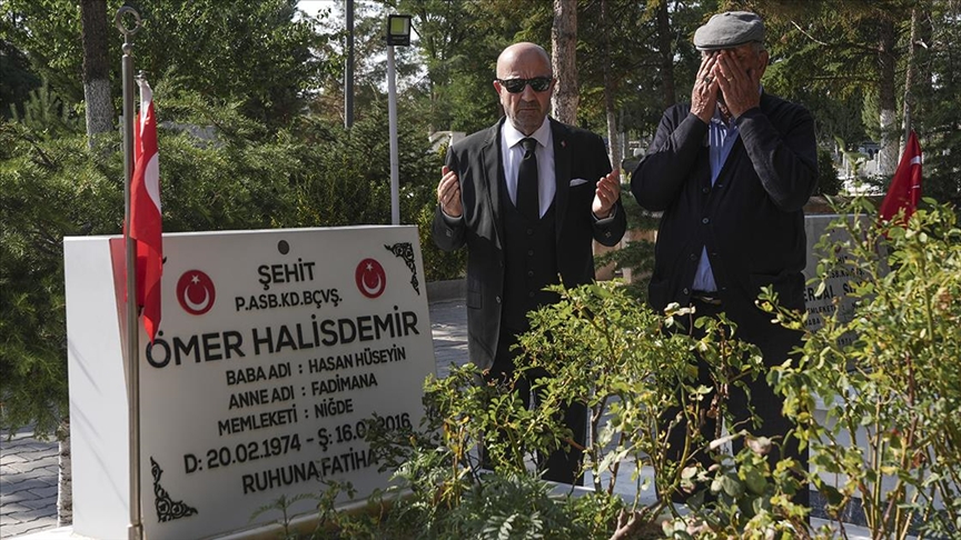 Zekai Aksakallı'dan 15 Temmuz kahramanı şehit Ömer Halisdemir’in kabrine ziyaret