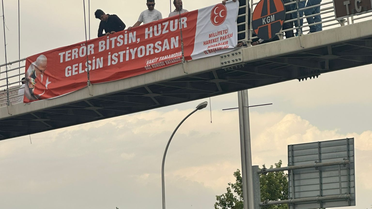 MHP Diyarbakır'dan “Terörsüz Türkiye” çağrısına pankartlı destek