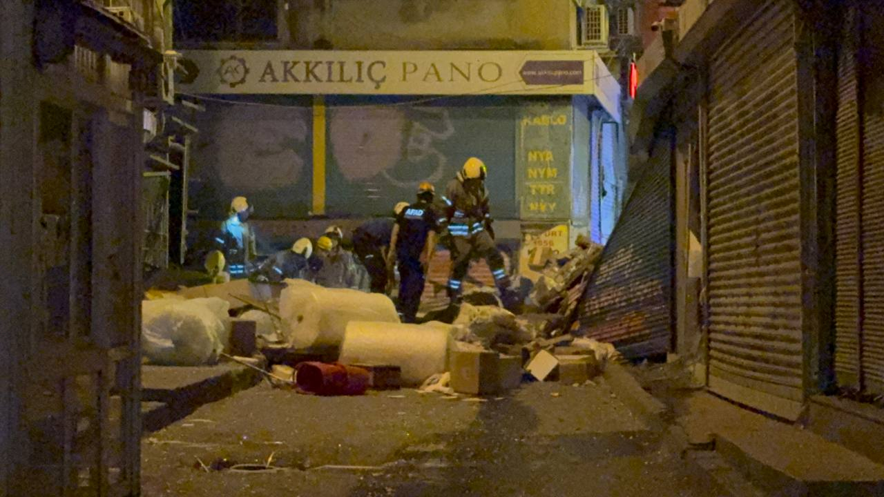 Beyoğlu'nda patlama sonrası bina çöktü