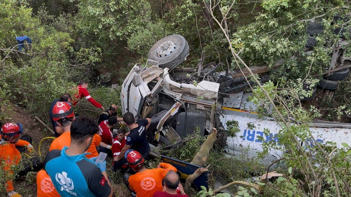 Bursa'da alevleri söndürmeye giden tanker uçuruma yuvarlandı!