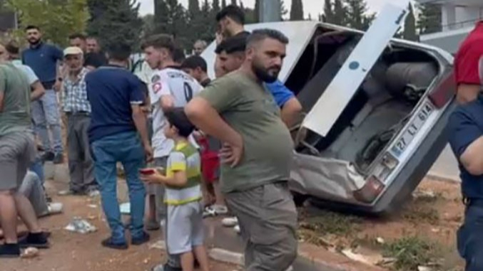 Gaziantep'te Fiat tofaş otomobil aydınlatma direğine çarptı: 1 Yaralı