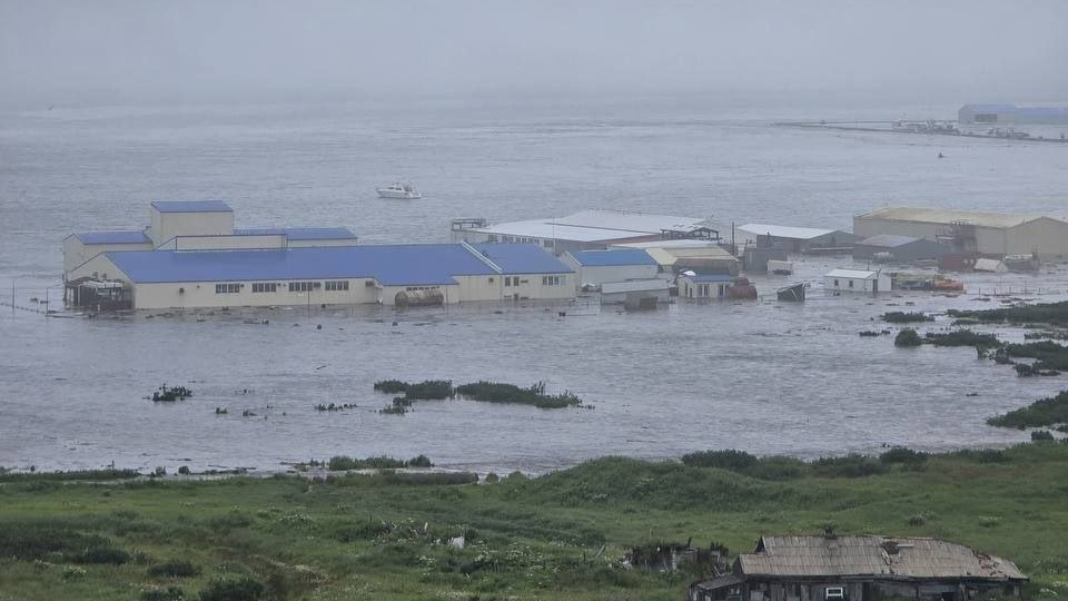 Rusya'da 8,8 büyüklüğünde deprem sonrası tsunami oldu! İşte o anlar
