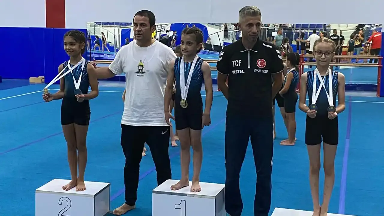 Şanlıurfa’nın genç cimnastikçileri madalyaları topladı