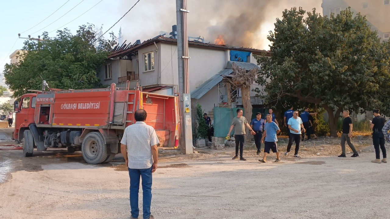 Adıyaman Gölbaşı’nda iki katlı evde korkutan yangın