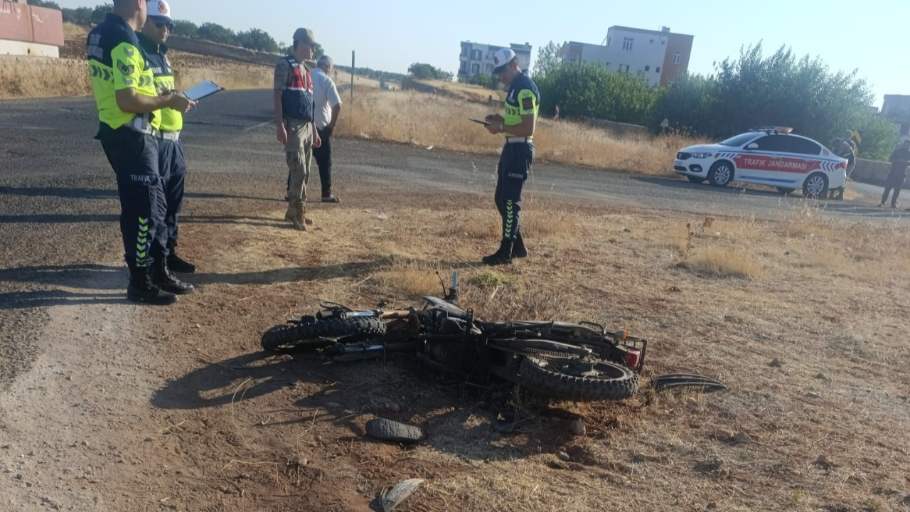Şanlıurfa Bozova'da motosiklet ile otomobil çarpıştı: 1 Ağır yaralı