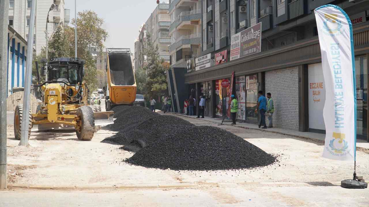 Haliliye ilçesi Veysel Karani yolu asfaltlanıyor