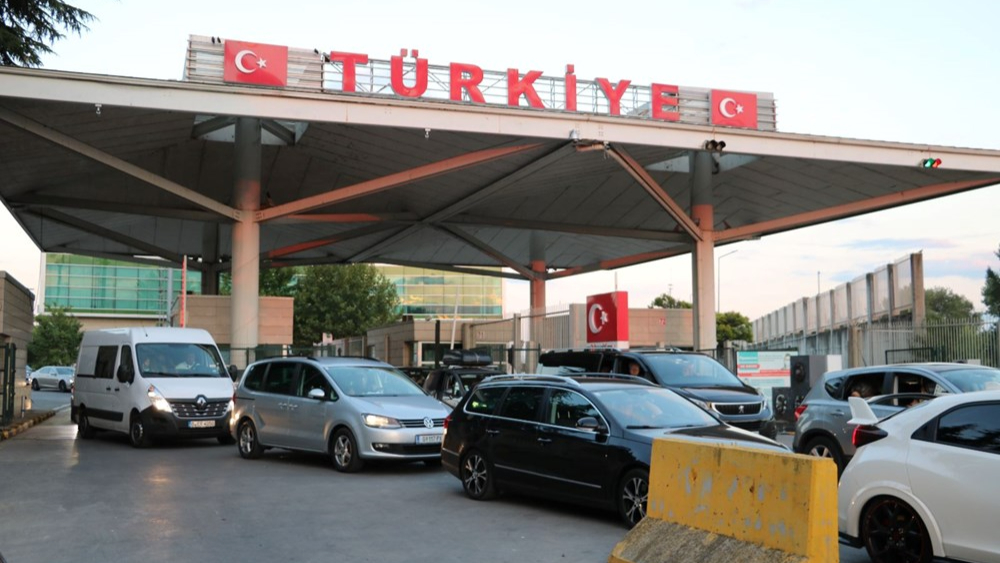 Memleketten ayrılık hüznü: Gurbetçiler dönüş yolunda