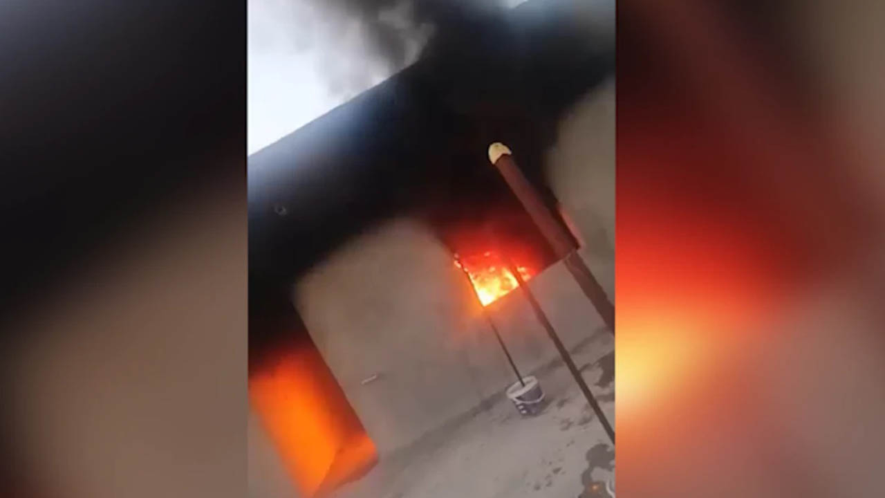 Akçakale'de korkutan yangın! Ev alevlere teslim oldu