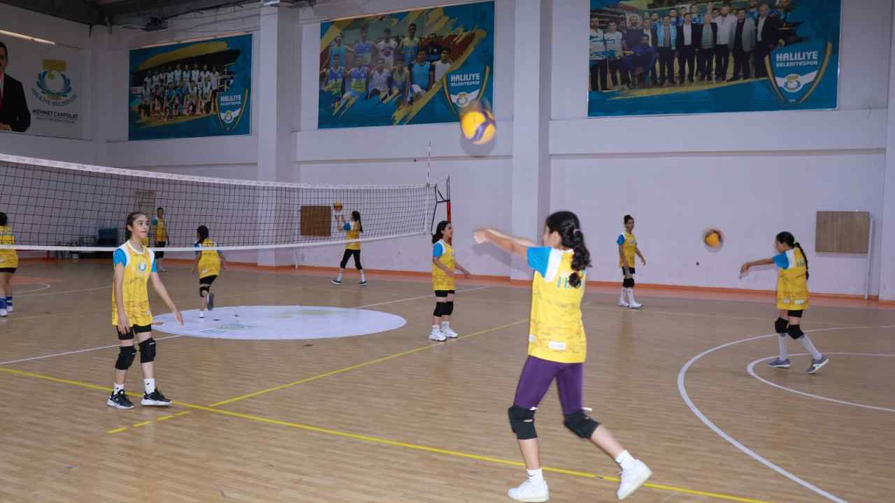 Haliliye’de voleybolun yıldızları keşfediliyor