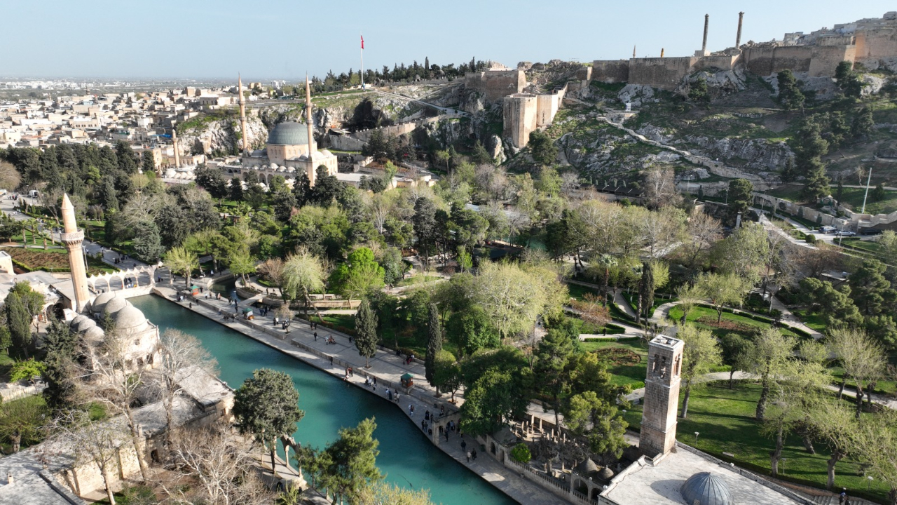 Urfa’yı seven elini taşın altına koyar, aklı gözünde olanlara yer yok