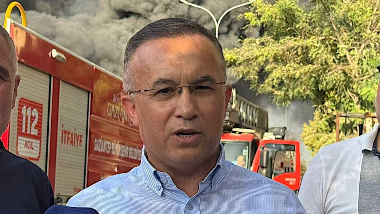 Gaziantep'te geri dönüşüm fabrikasında yangın çıktı