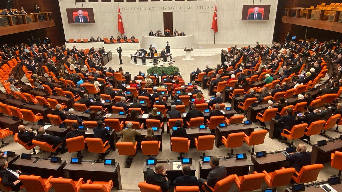TBMM’de tarihi buluşma:Şehit aileleri ve Diyarbakır Anneleri dinlendi