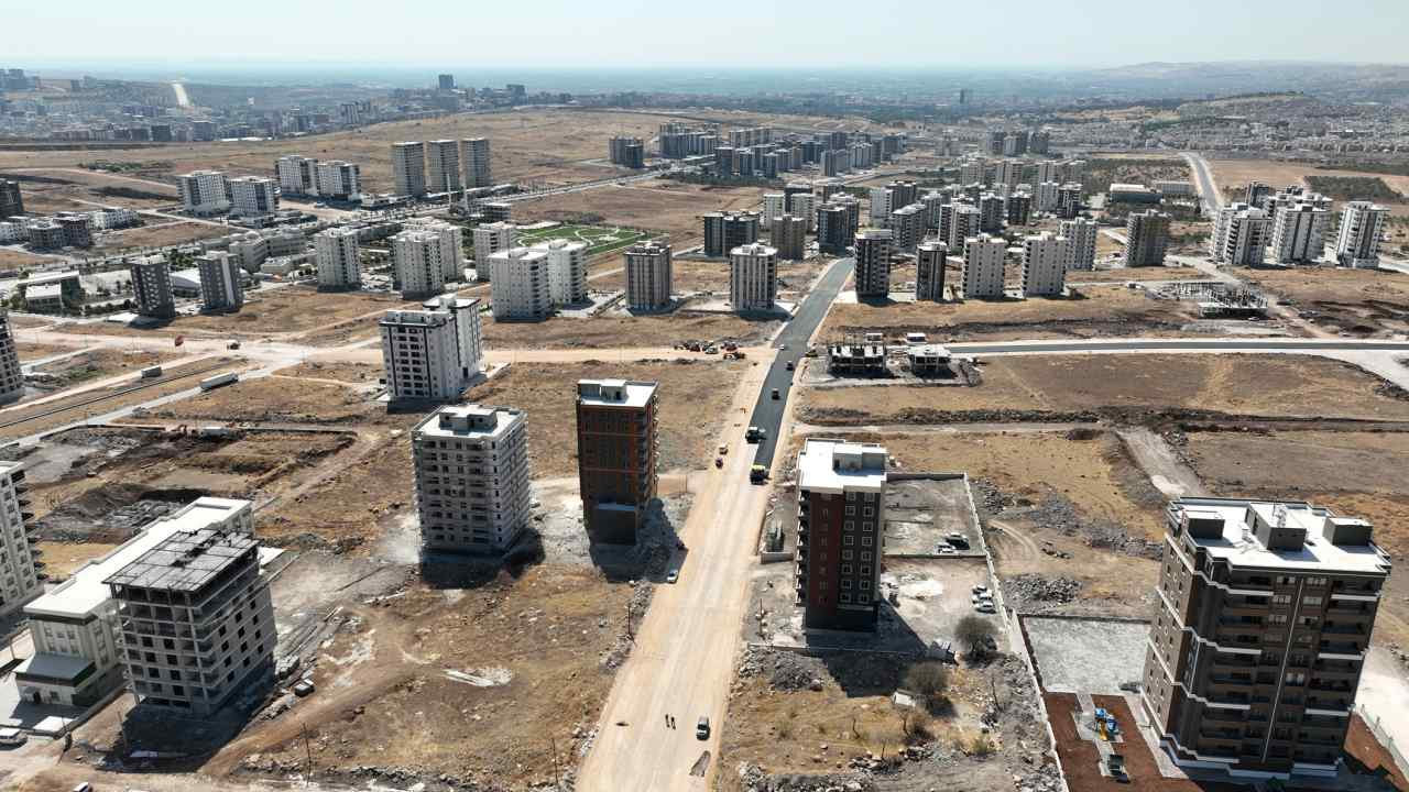 Karaköprü Mehmetçik’te asfalt atağı sürüyor