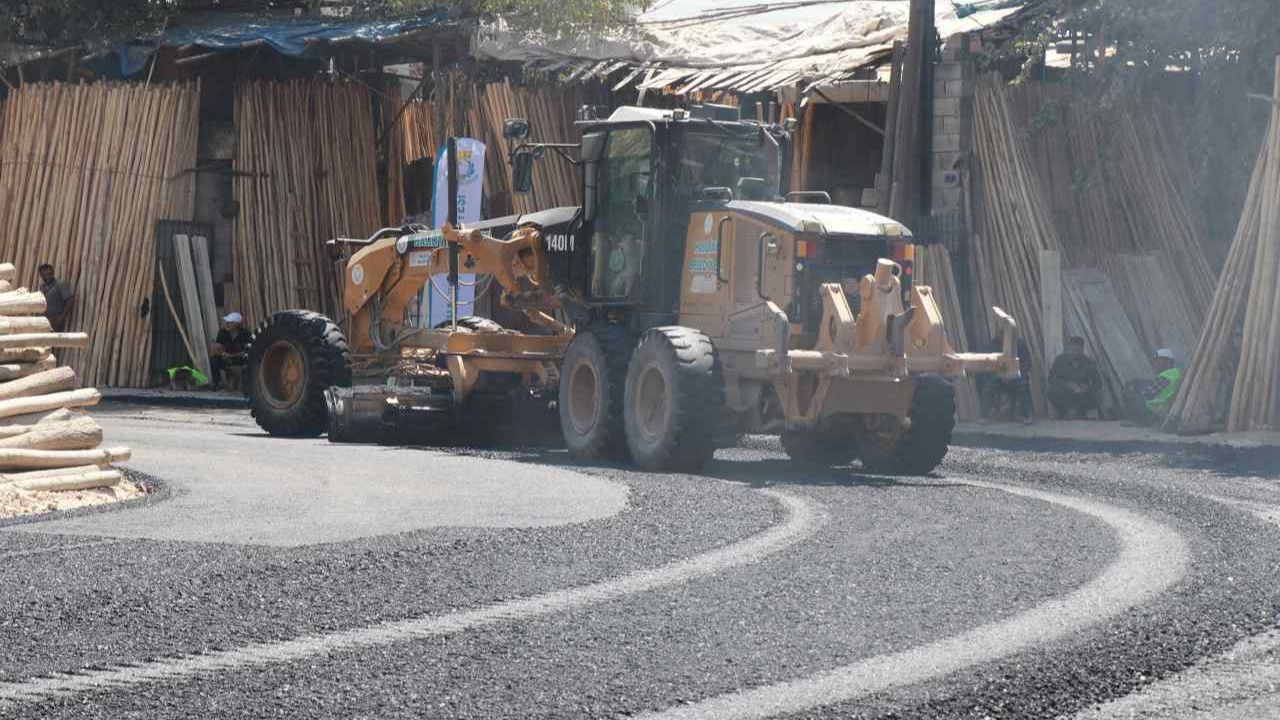 Haliliye Belediyesi oduncular pazarında yol yenileme çalışmalarını hızlandırdı