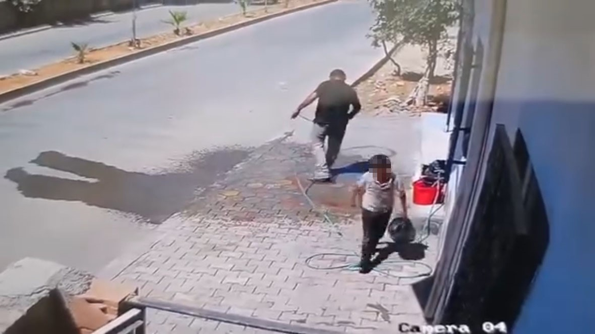 Mardin Kızıltepe’de baba, küçük oğluna hırsızlık yaptırdı! O anlar kamerada
