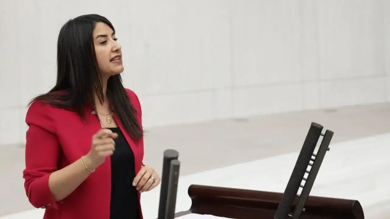 Ayan’dan Milli Eğitim Bakanı’na “kayıt parası” soruları