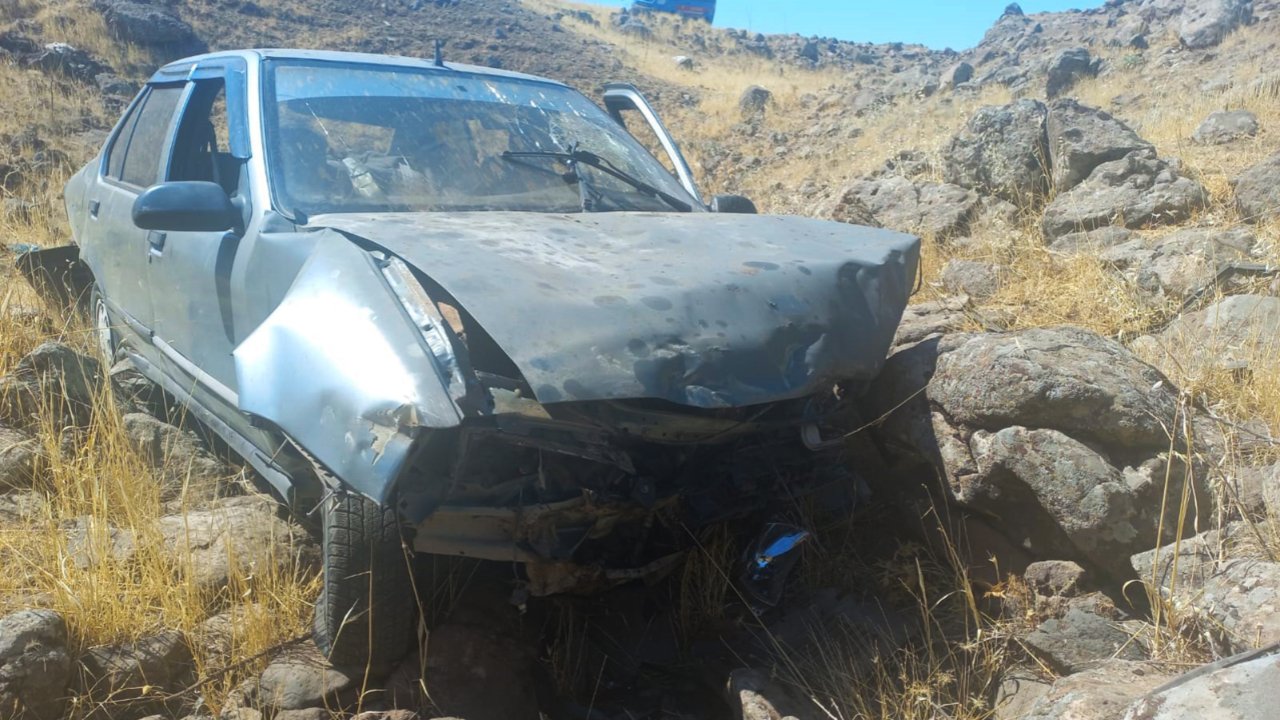 Şanlıurfa’da feci kaza! Otomobil şarampole yuvarlandı, 4 yaralı