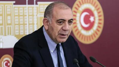 İstanbul’da tansiyon yükseldi: Gürsel Tekin protestolar altında binaya girdi