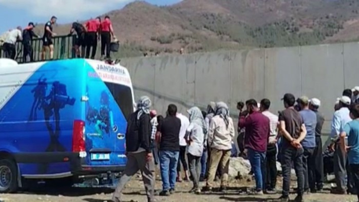 Ailesi hasat yaparken sulama kanalına düşen çocuk boğuldu
